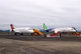 Exposition et démonstration d’avions Comac à Quang Ninh