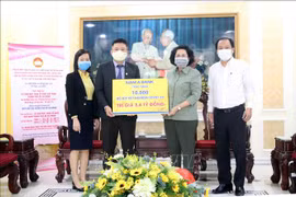 Lutte contre le COVID-19 : Plus de 6,5 millions de dollars mobilisés à Hô Chi Minh-Ville