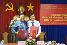 Plus de livres politiques du Vietnam traduits en laotien