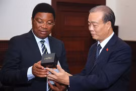 Le Vietnam et la Tanzanie se tournent vers un avenir meilleur 