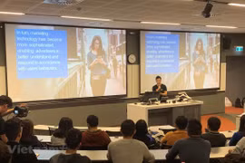Des étudiants vietnamiens en Australie discutent des mégadonnées