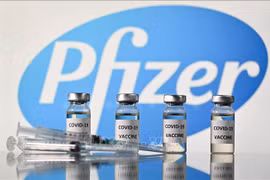 COVID-19 : Singapour accélère la vaccination et la Malaisie réintroduit le contrôle des mouvements