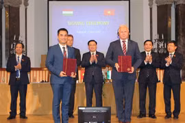 Le président de l’Assemblée nationale Vuong Dinh Huê à un forum Vietnam – Hongrie sur l’éducation
