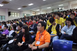 Environ 700 étudiants présents à trois concours d'informatique à Da Nang