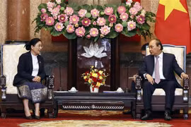 Le président vietnamien reçoit la présidente de la Cour populaire suprême du Laos
