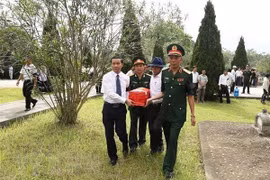 Thanh Hoa : inhumation des restes des volontaires tombés au Laos