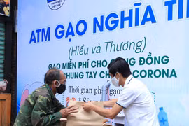 Les ATM riz gratuits pour les Vietnamiens pendant l'épidémie de COVID-19 dans tout le pays