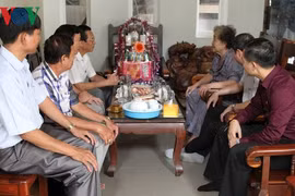 Des cadeaux de Tet aux familles cambodgiennes d’origine vietnamienne 
