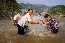 La fête de l'eau des Thai à Lai Châu