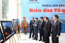Quelque 150 photos sur la mer et les îles du Vietnam exposées à Hanoï