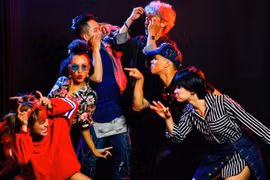Des danseurs américains et vietnamiens se donnent en spectacle