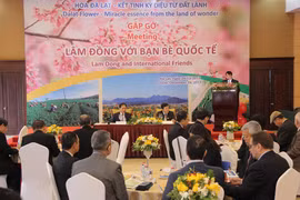Lâm Dông rencontre des diplomates à l’occasion des floralies de Dà Lat