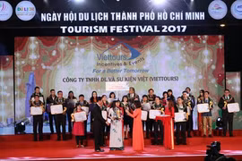 Honorer 100 meilleures marques touristiques de Hô Chi Minh-Ville