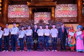 Bourses d’Odon Vallet aux étudiants de Thua Thien Hue