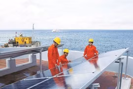 Truong Sa s’éclaire aux énergies renouvelables