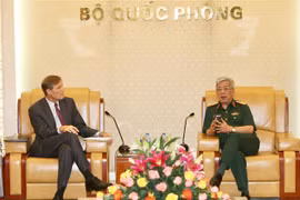 Le vice-ministre de la Défense Nguyen Chi Vinh reçoit le directeur de l’USAID au Vietnam