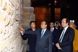Le PM Nguyên Xuân Phuc inspecte les préparatifs de la Journée du Vesak 2019