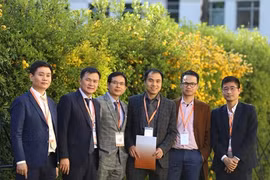 Le groupe Viettel serre la main aux scientifiques Viêt kiêu 