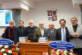 Le Grand dictionnaire tchèque-vietnamien, lauréat du prix littéraire tchèque 2019