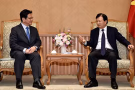 Le vice-PM Trinh Dinh Dung reçoit un dirigeant du japonais JBIC