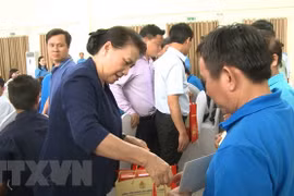 La présidente de l’AN assiste au programme ‘’Têt de la retrouvaille’’ à Binh Duong