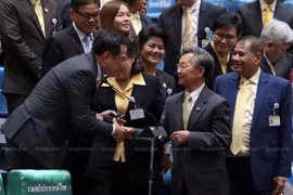 Thaïlande : Chuan Leekpai élu président de la Chambre des représentants