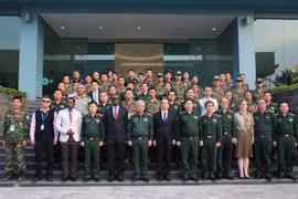 Le 2e cours de formation pour les casques bleus s’ouvre à Hanoi