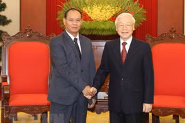 Le secrétaire général et président Nguyên Phu Trong se félicite de l’essor des liens avec le Laos