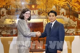 Le président de Hanoi reçoit la nouvelle ambassadrice du Canada
