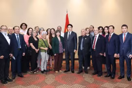 Le président Luong Cuong et les délégués (Photo : VNA)