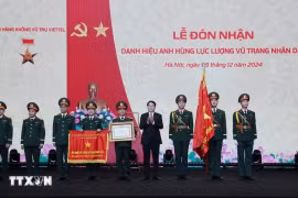 Le président de la République Luong Cuong a remis le 9 décembre le titre de Héros des forces armées populaires à l'Institut aérospatial Viettel du Groupe de l'industrie militaire et des télécommunications (Viettel). Photo . VNA