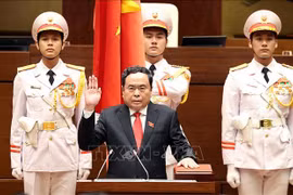 Le président de l'AN du Vietnam Tran Thanh Man prête serment. Photo: VNA