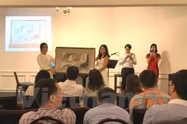 L’association Dong Hanh à Singapour octroie 32 bourses d’étude à des étudiants vietnamiens