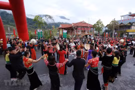 Lai Chau : ouverture du 6e Festival de jeu de lancer de balles d’etoffe Vietnam-Laos-Chine 