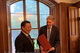 Vietnam et Royaume-Uni partagent des expériences dans la finance