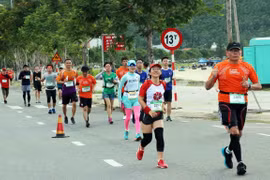 Dà Nang: plus de 9.000 personnes participent au marathon international Manulife