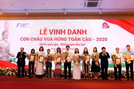 Remise des prix de la Journée mondiale de commémoration des fondateurs du Vietnam 2020