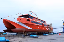 Mise à flot d’un bateau moderne pour faciliter l’accès à Con Dao
