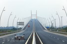 Plus de 450 milliards de dongs pour construire le pont Nhu Nguyet de l'autoroute Hanoï - Bac Giang