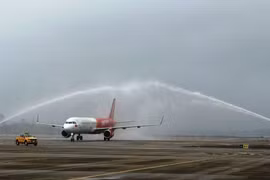 Inauguration d’une ligne aérienne entre Ho Chi Minh-Ville et Van Don