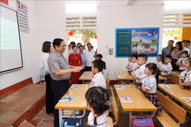 Le PM examine les préparatifs de la nouvelle année scolaire à Phu Tho