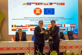 Signature du premier accord global sur le transport aérien ASEAN – UE