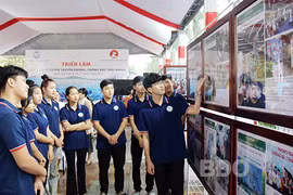 Exposition contre les déchets plastiques à Binh Dinh