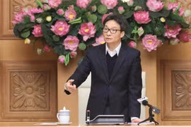 Le vice-PM Vu Duc Dam préside une réunion sur le COVID-19