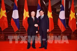 Le dirigeant vietnamien Nguyen Phu Trong rencontre des dirigeants laotiens