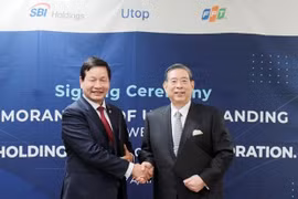 FPT et SBI (Japon) lancent le programme de récompense pour les points de vente au détail