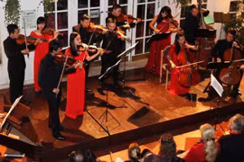 Concert pour célébrer Noël à la cathédrale de Cua Bac