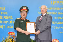 Le vice-ministre de la Défense Nguyen Chi Vinh reçoit l’Ordre de l'amitié de la Russie 