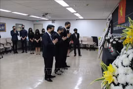 Cérémonies d’hommage à Lê Kha Phiêu à l’étranger