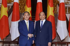 Entretien entre le PM Nguyen Xuan Phuc et son homologue japonais Suga Yoshihide